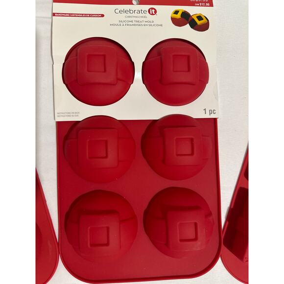 Christmas Bakeware Silicone Treat/cake molds. Bought them $10ea 5 piece set NWT - Picture 6 of 7